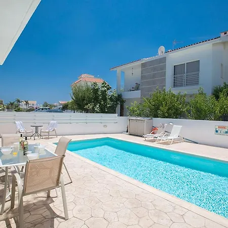 3 Bedrooms Private Pool Dafnis Morfi Close To Strip Protaras