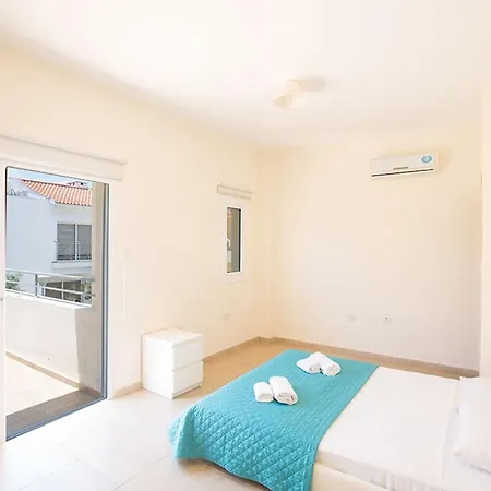 Villa 3 Bedrooms Private Pool Dafnis Morfi Close To Strip Protaras